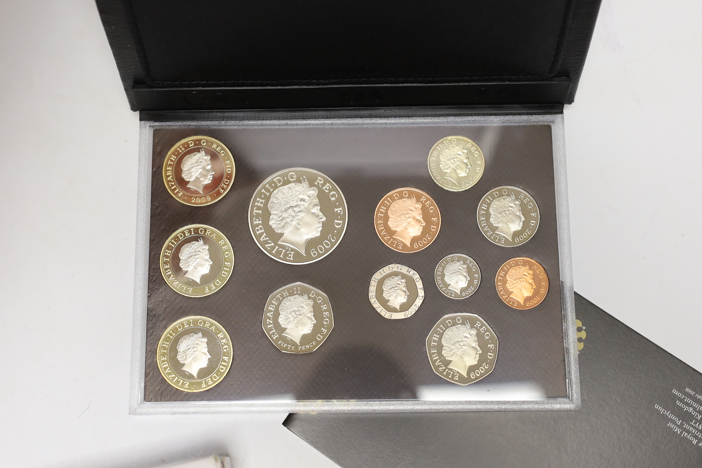 Royal Mint UK QEII proof coin year set for 2009, including the scarce Kew Gardens 50p, cased